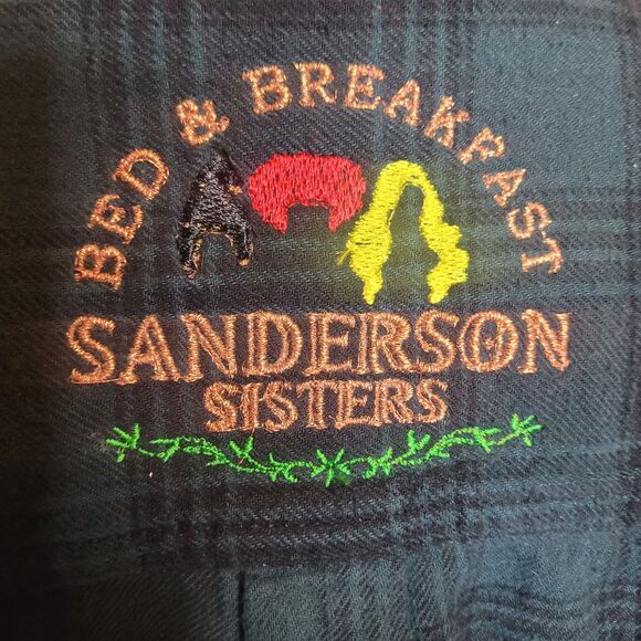 Upcycled Flannel with "Sanderson Sisters" Embroidered Patch | XL - Picture 3 of 3